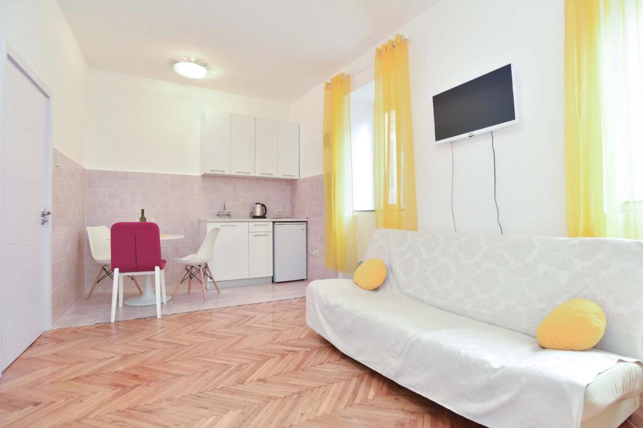 Stari Grad Apartment *